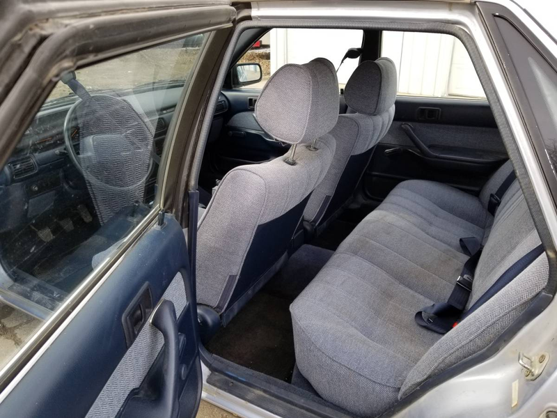 Illustration for article titled At $2,900, Could This 1988 Toyota Camry AllTrac Be All That?